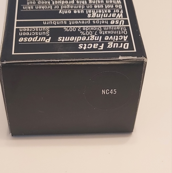 MAC Studio Sculpt Foundation SPF 15 *NC45* / 1.3 oz / New in box - Picture 4 of 4